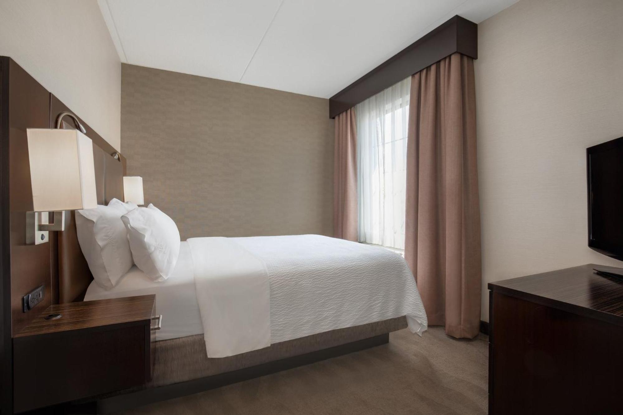 Holiday Inn Express Hotel & Suites Barrie By Ihg Exteriör bild