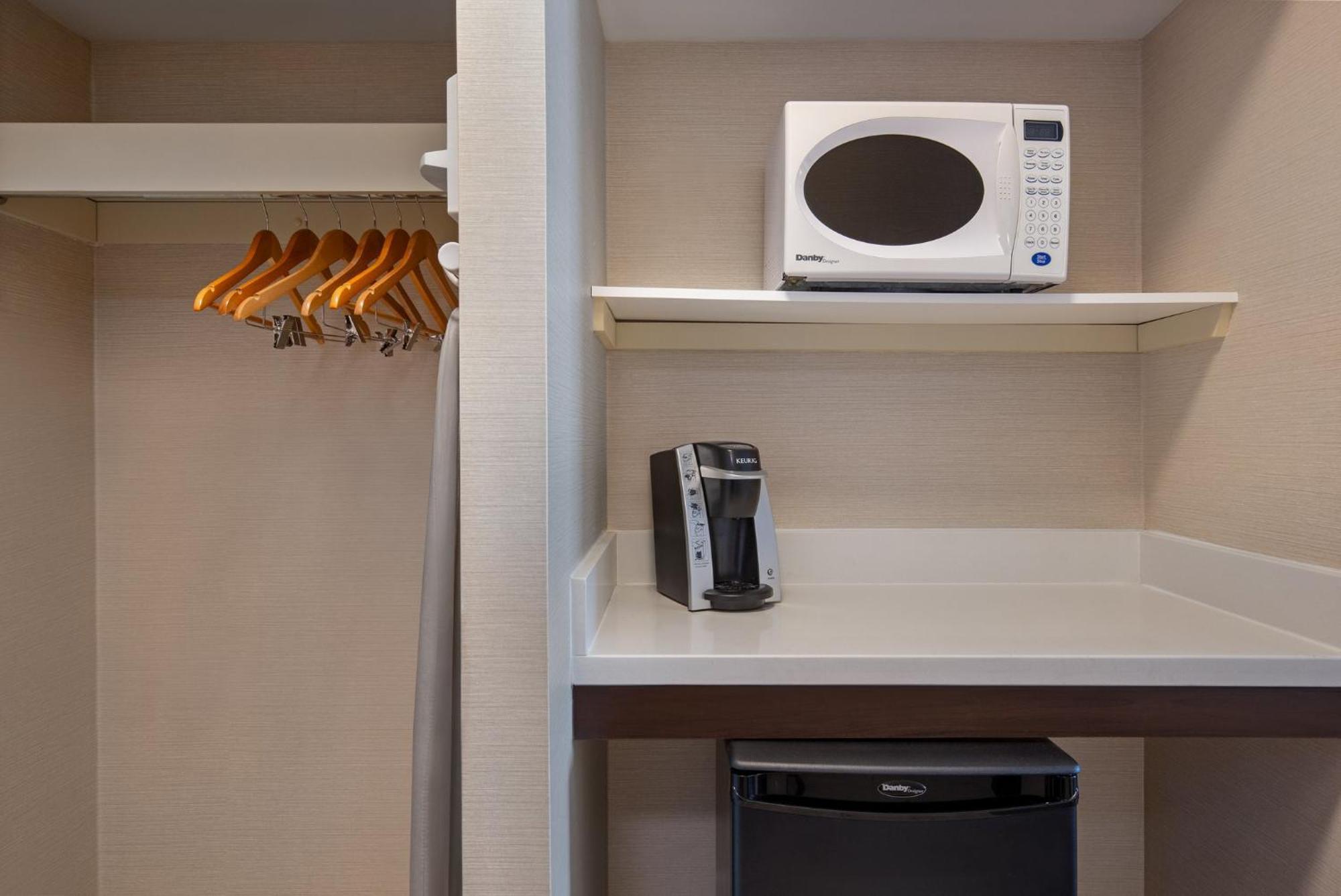 Holiday Inn Express Hotel & Suites Barrie By Ihg Exteriör bild